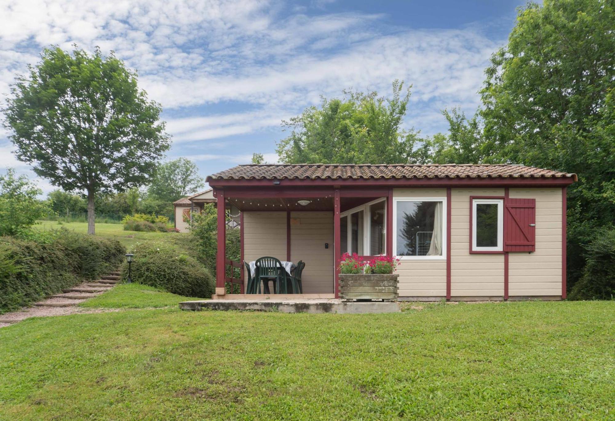 Camping Le Mont Libre - Cottage & Espace Nature - Gannat Exterior foto