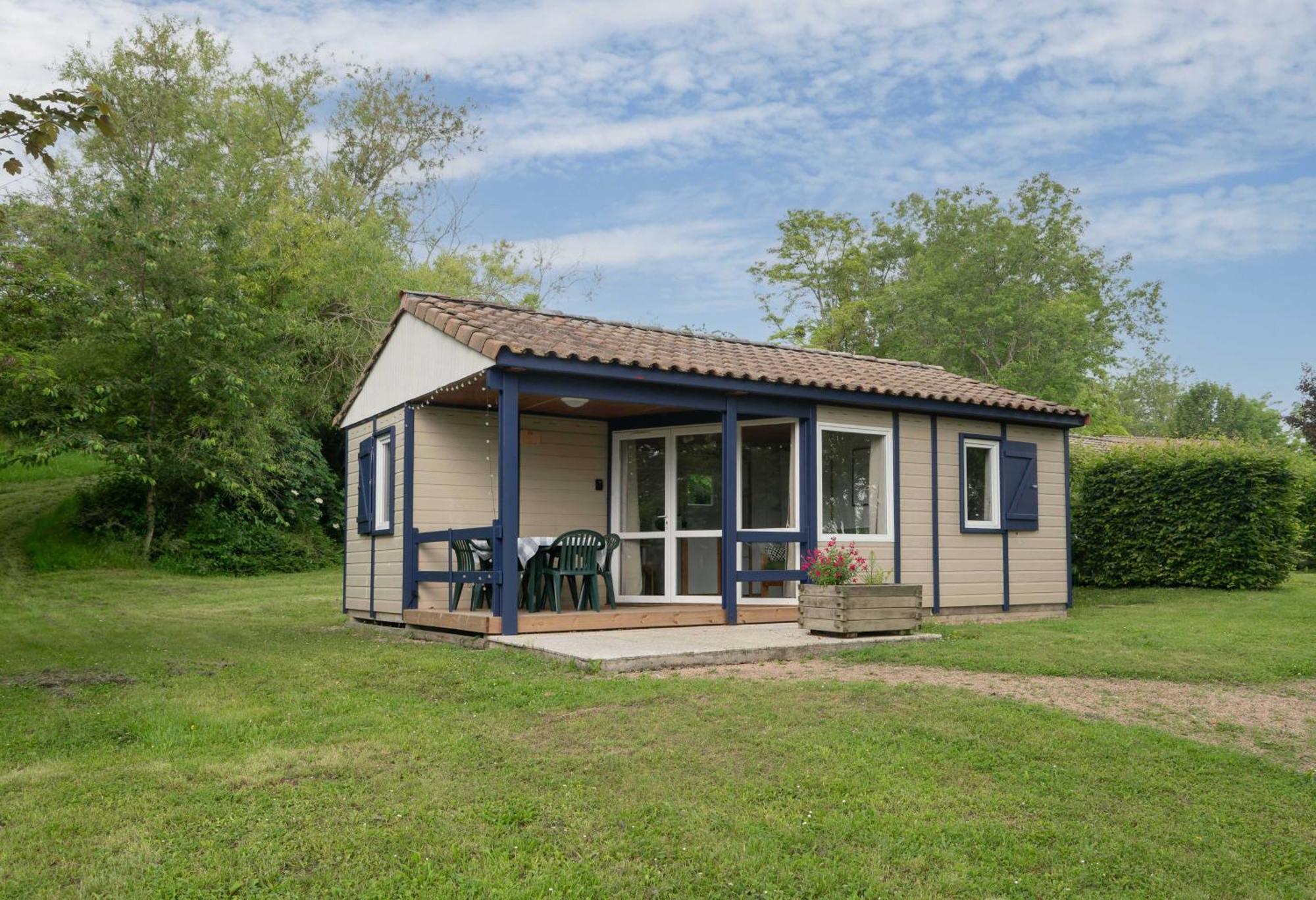 Camping Le Mont Libre - Cottage & Espace Nature - Gannat Exterior foto